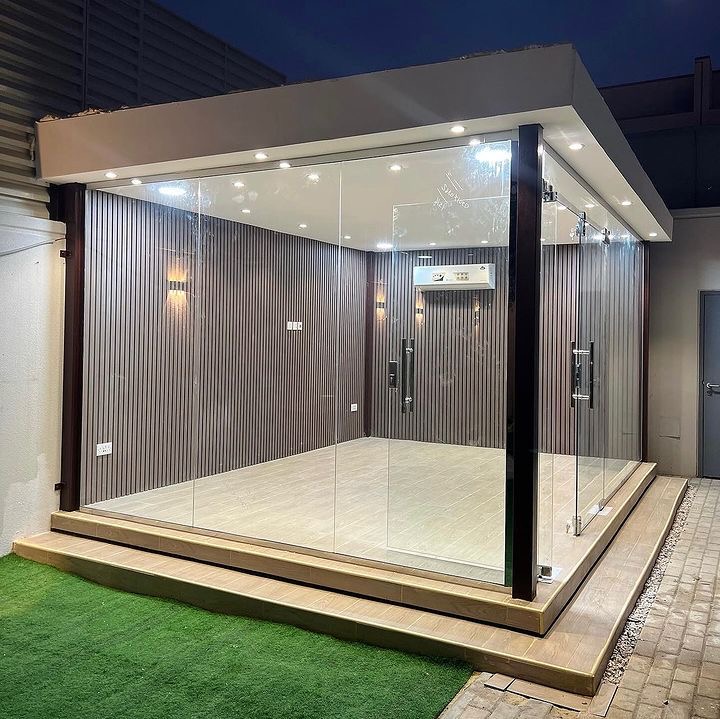 غرفة خارجية زجاجية